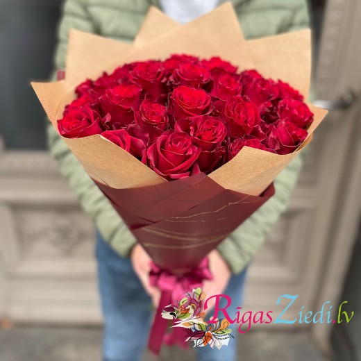 Bouquet of red roses